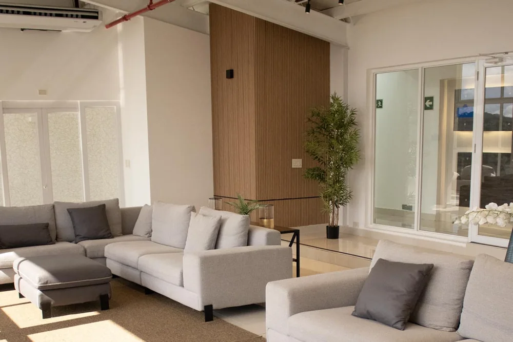 Espacio interior presentado como coworking de Venice Place