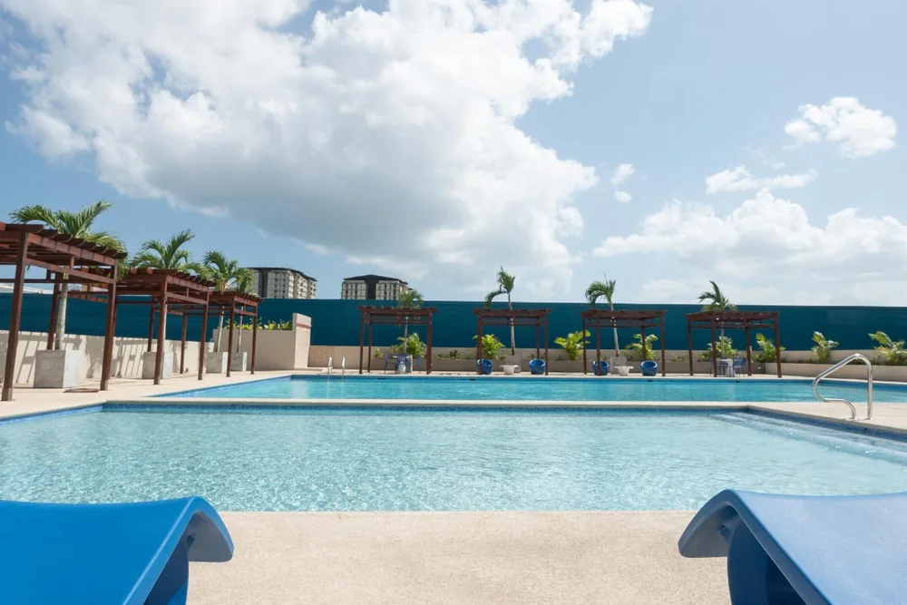 Piscina del proyecto Venice Place